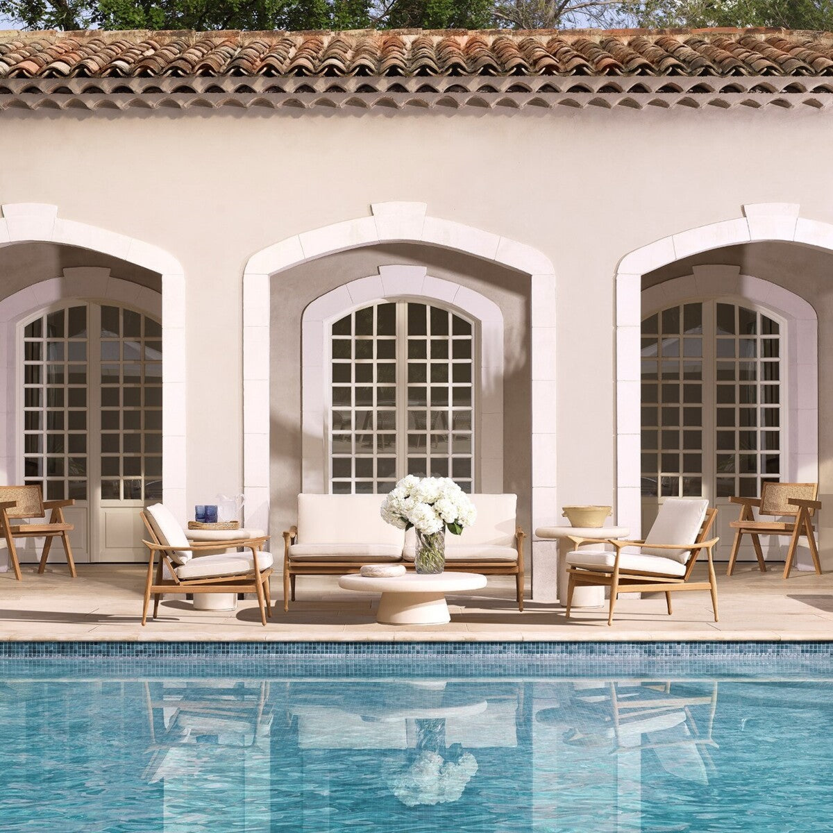 Gray Round Outdoor Coffee Table Cleon