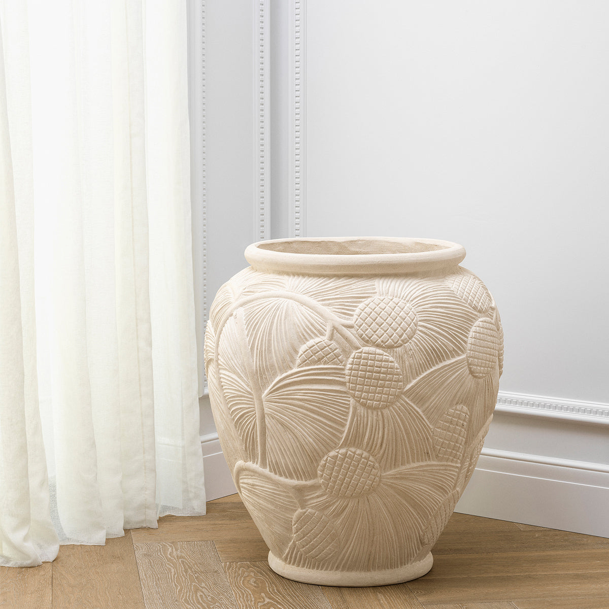 Cream Outdoor Planter Yasmine | Eichholtzmh.com