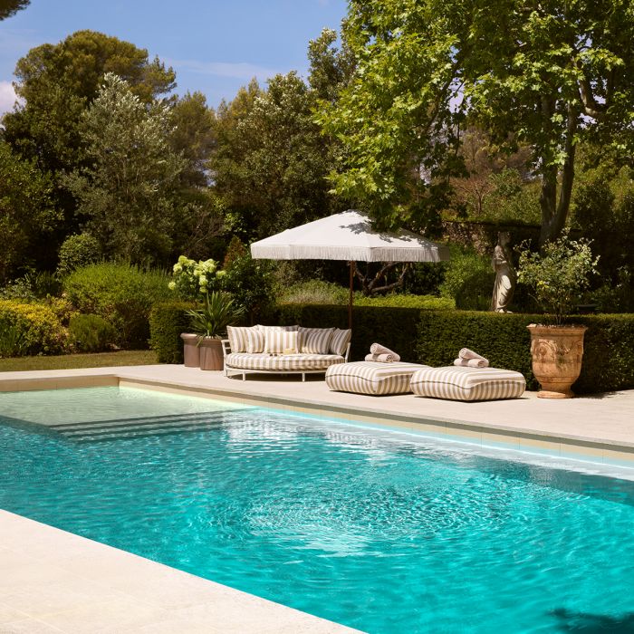 Outdoor Bed Laguno matte white florent beige