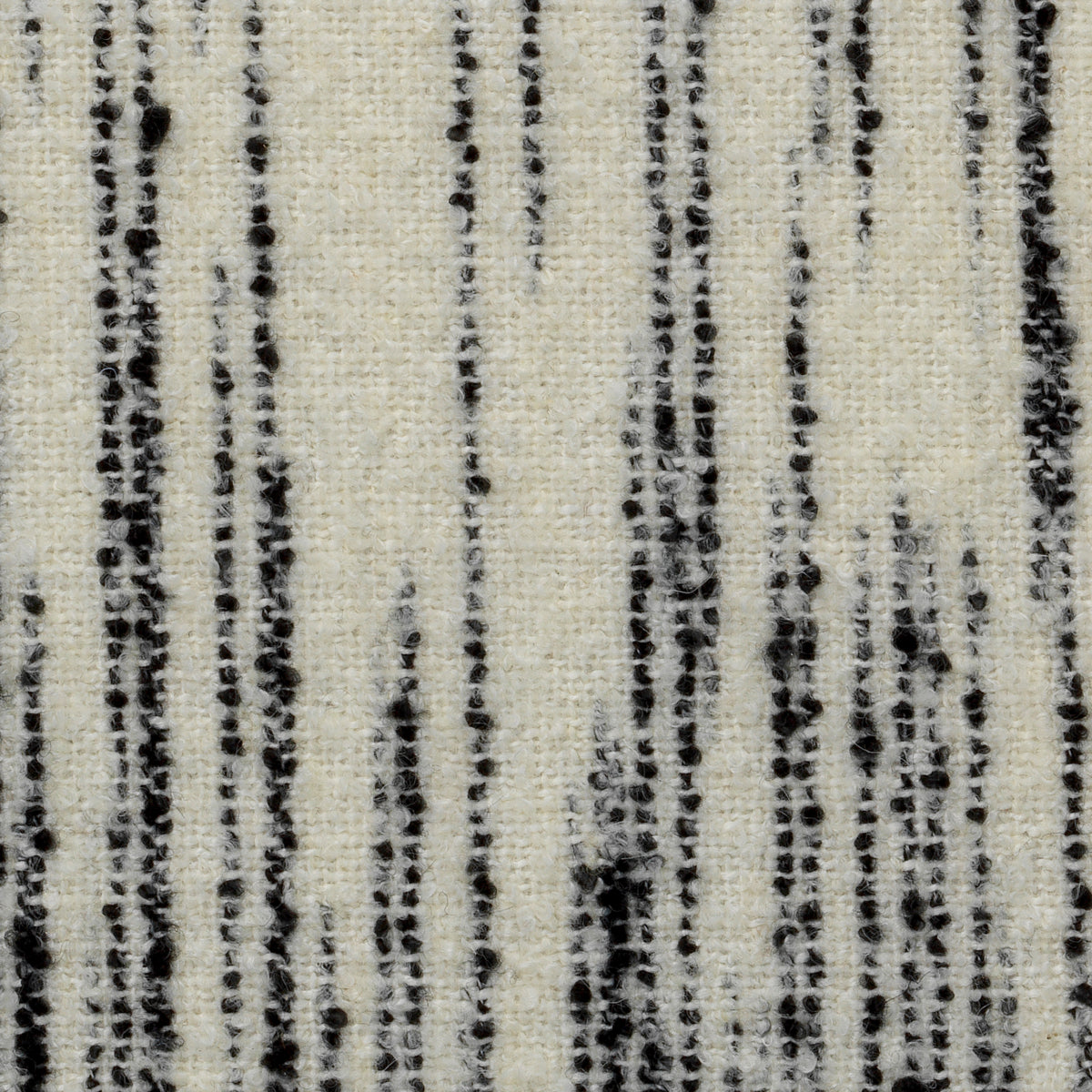 Upholstered Lounge Chair Venosa | Eichholtzmh.com