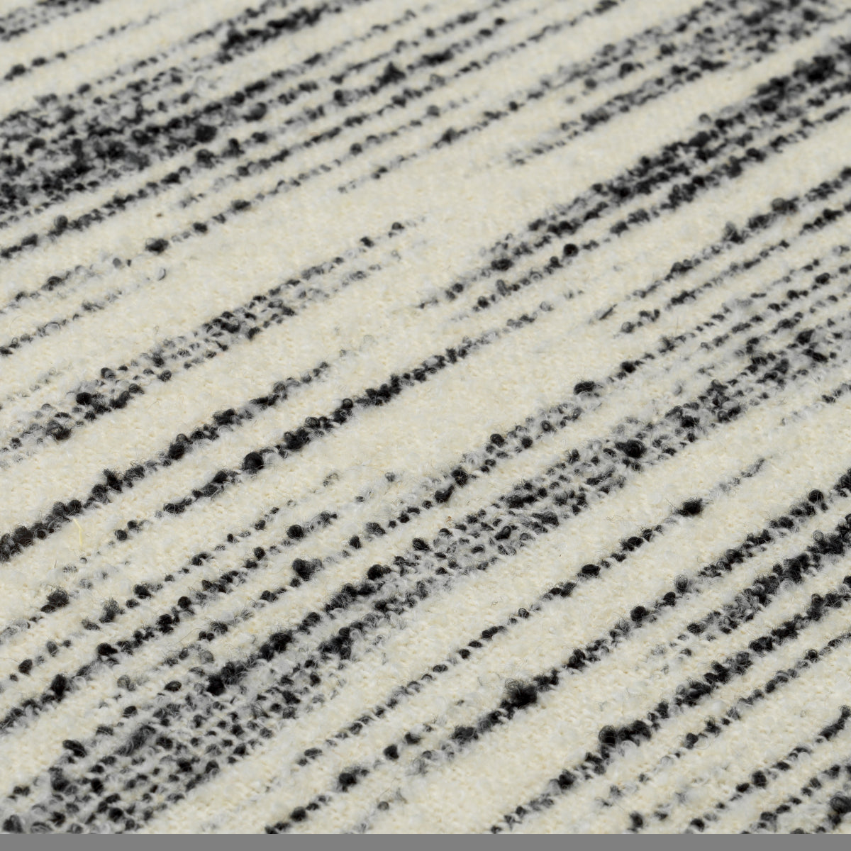 Upholstered Lounge Chair Venosa | Eichholtzmh.com