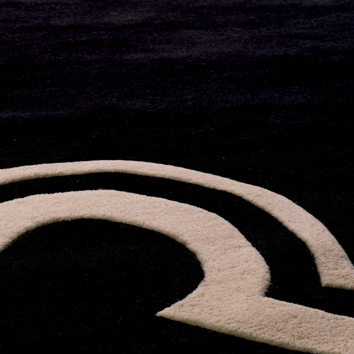 Round Area Carpet Palazzo | Eichholtzmh.com 