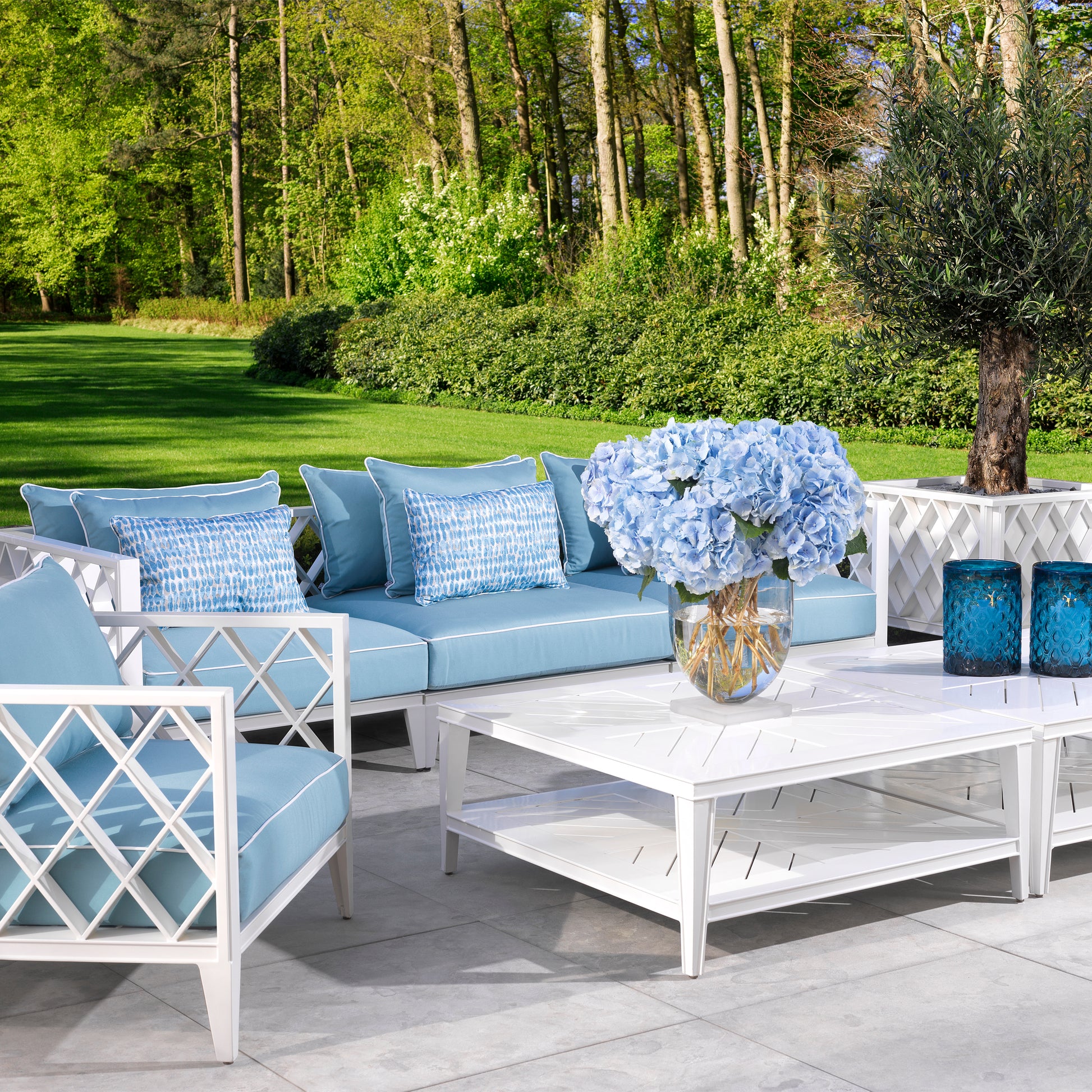 Square Outdoor Table Bell Rive | Eichholtzmh.com