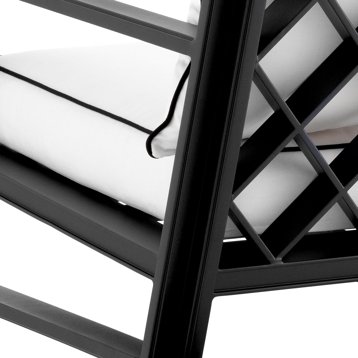 Black Outdoor Sunbrella Lounge Chair Como | Eichholtzmh.com