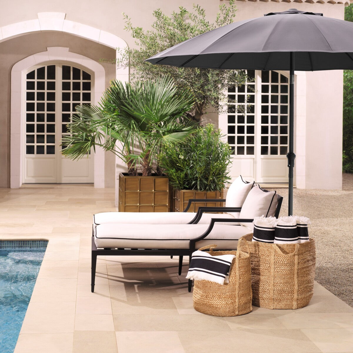 Black Outdoor Lounge Chair Bella Vista