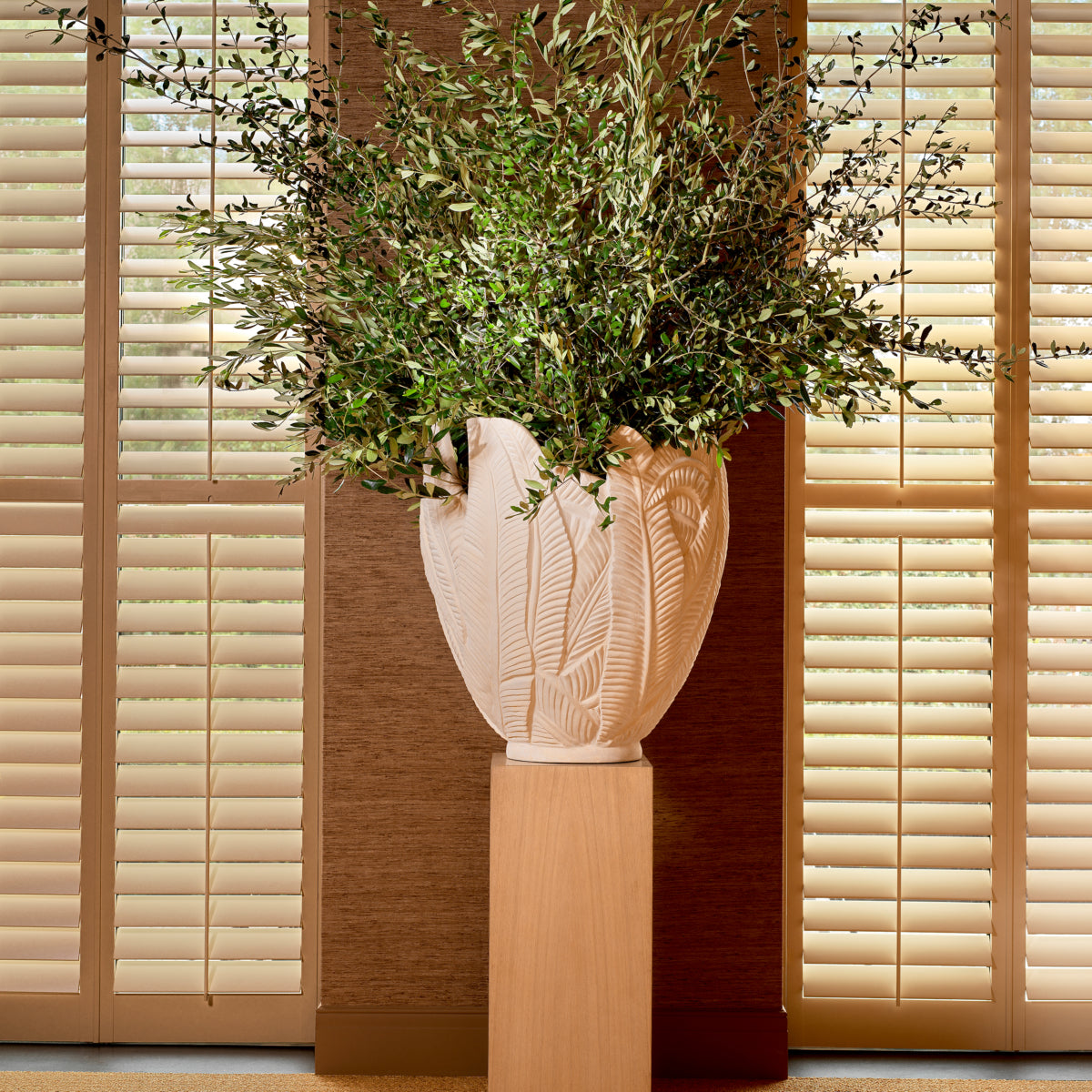 Outdoor Cream Leaf Planter Zanzibar | Eichholtzmh.com