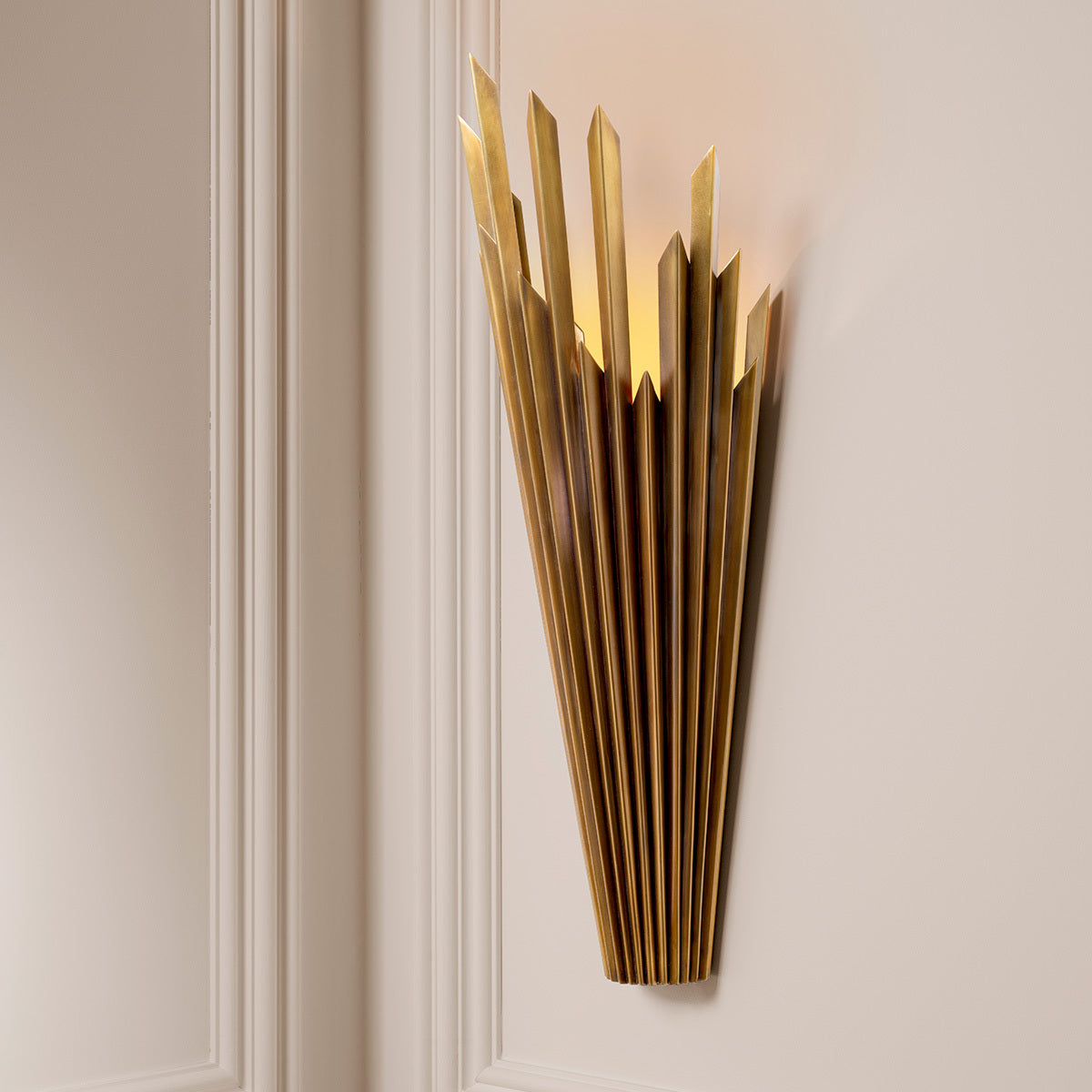 Vintage Brass Wall Lamp Celestia | Eichholtzmh.com