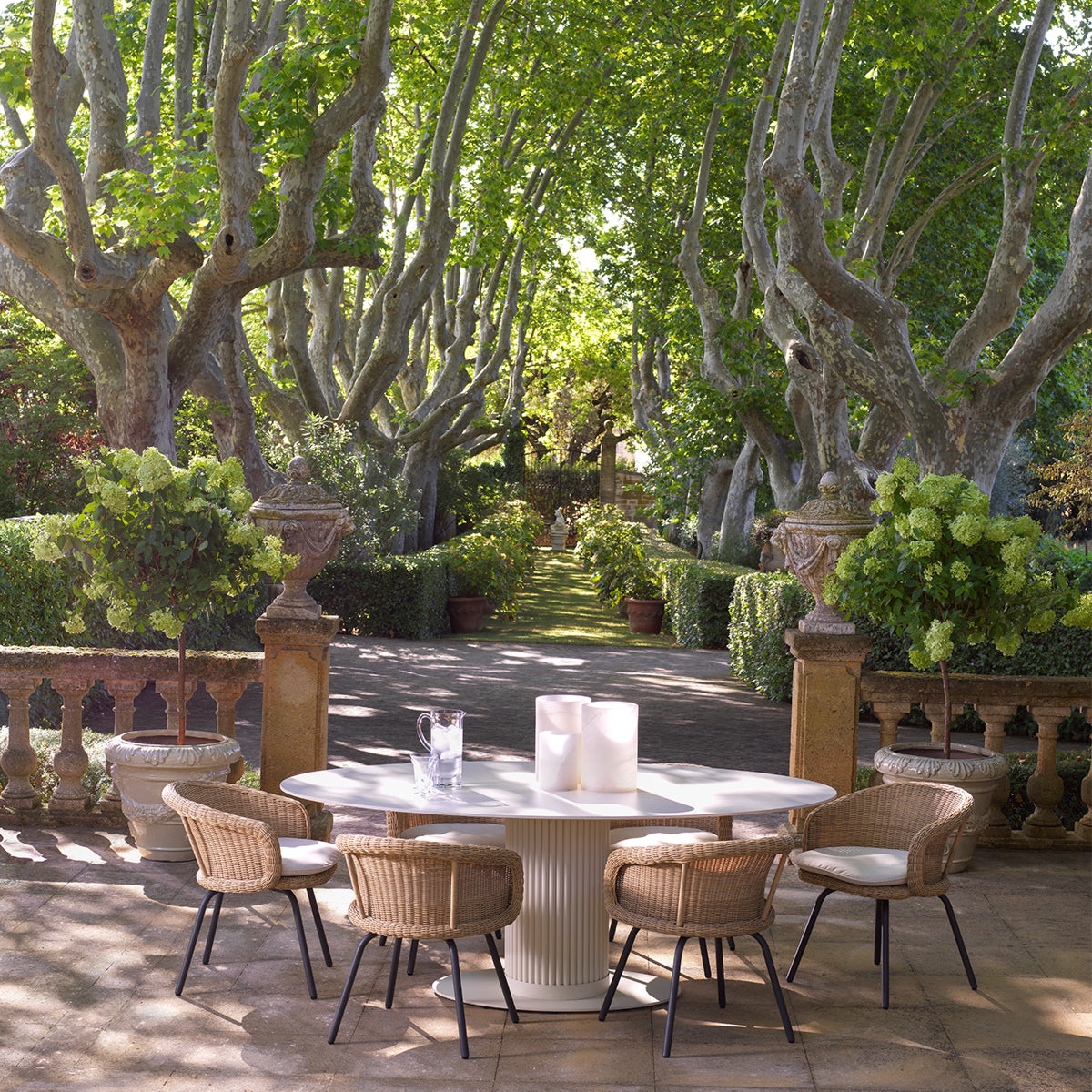 Oval Ceramic Dining Table Volterra | Eichholtzmh.com