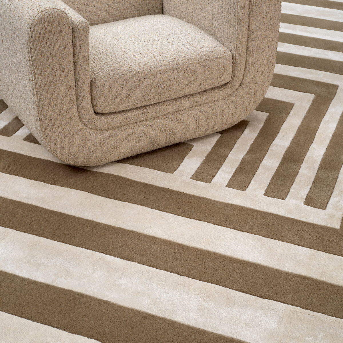 Handtufted Silver Gray Rug Radley | Eichholtzmh.com