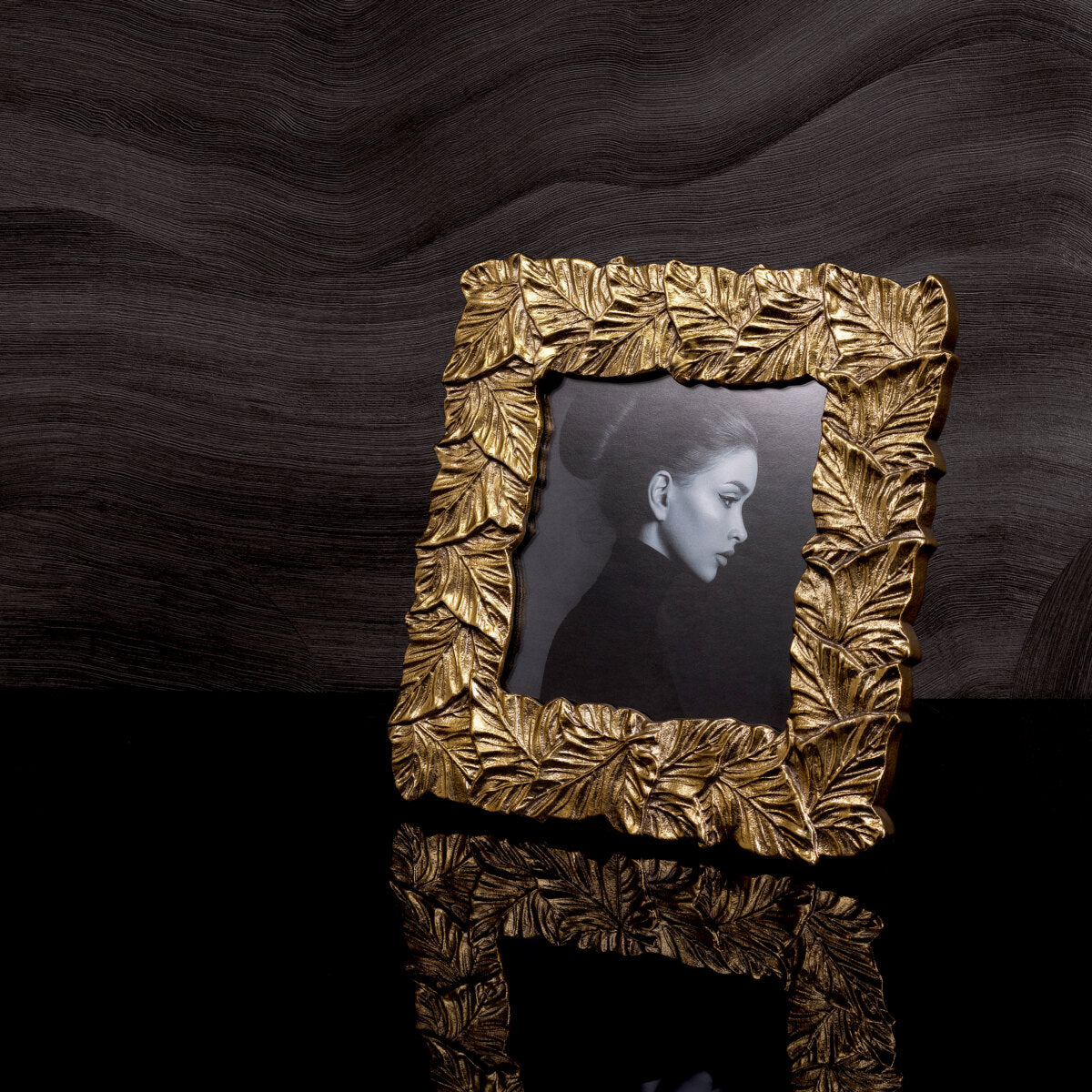 Textured Vintage Brass Picture Frame Sedona | Eichholtzmh.com
