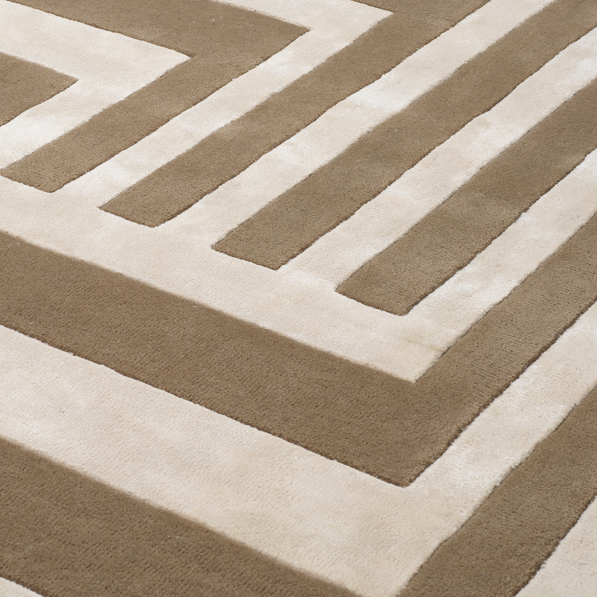 Handtufted Silver Gray Rug Radley | Eichholtzmh.com