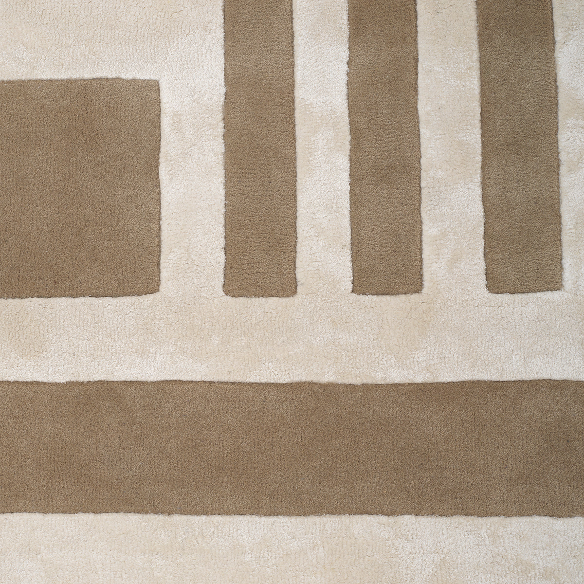 Handtufted Silver Gray Rug Radley | Eichholtzmh.com