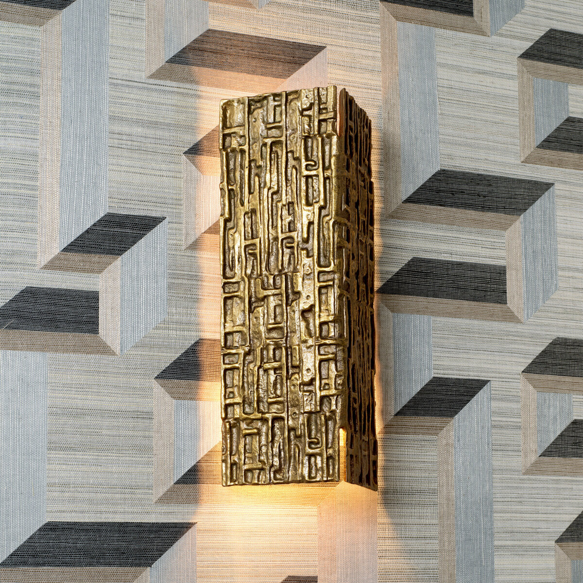 Vintage Brass Wall Lamp Esmond | Eichholtzmh.com