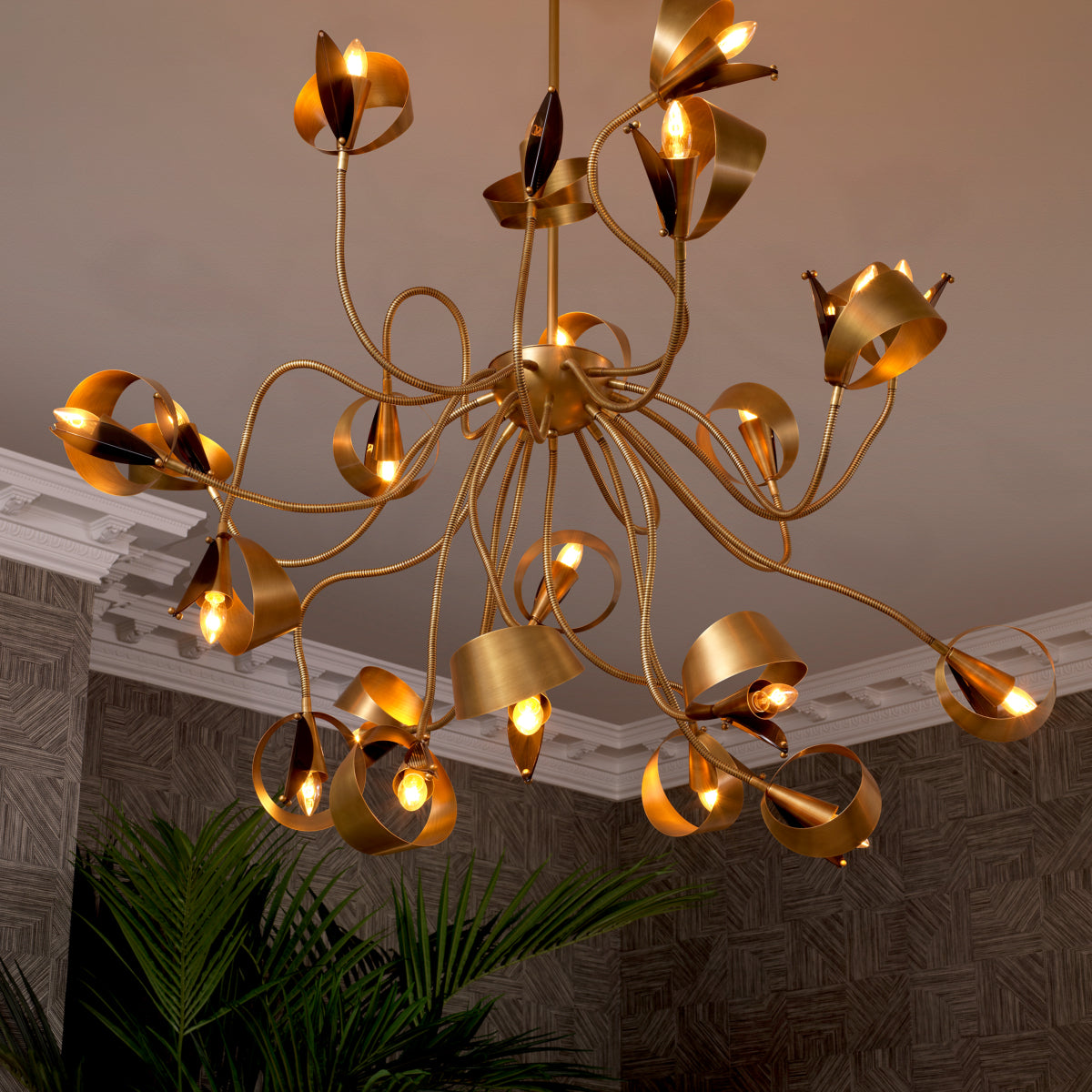Antique Brass Chandelier Corrientes | Eichholtzmh.com