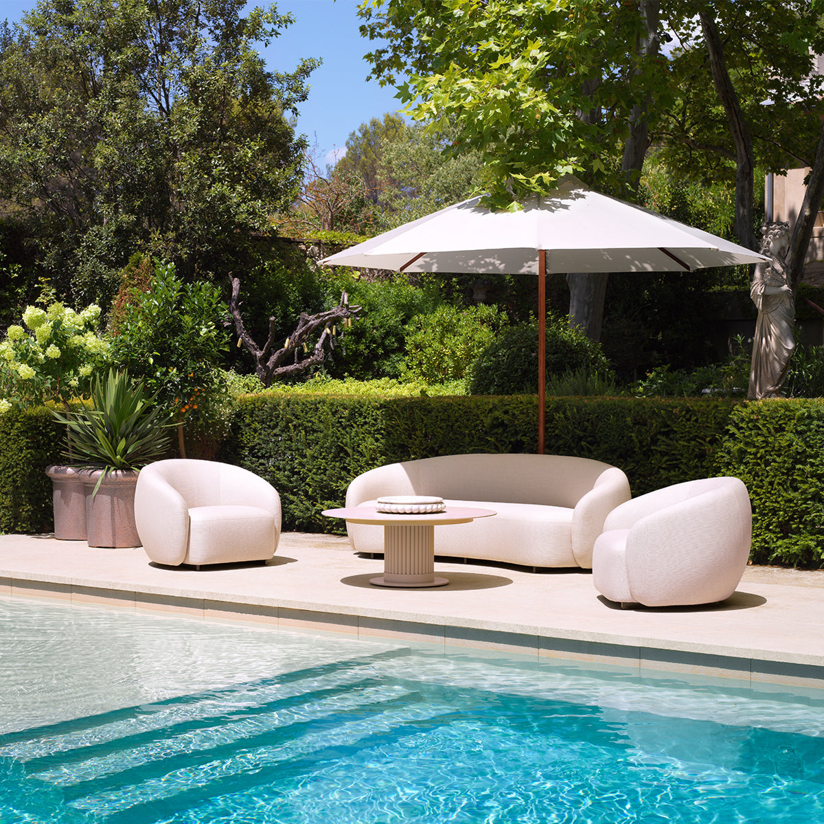Curved Outdoor Sofa Amore | Eichholtzmh.com