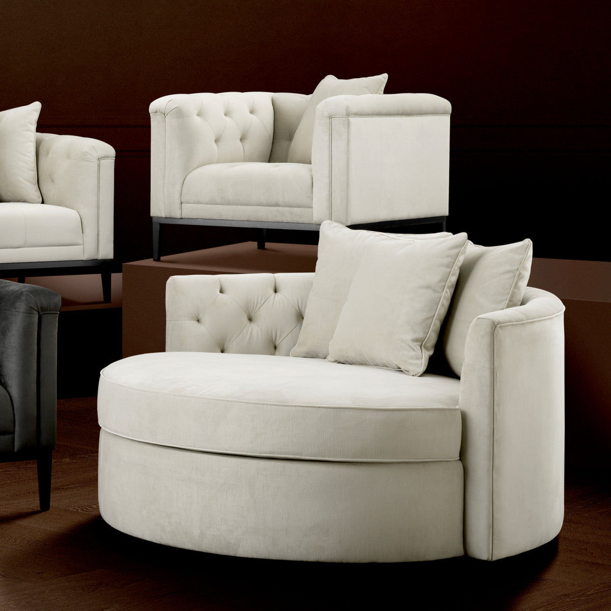 Round Tufted Sofa Carlita | Eichholtzmh.com