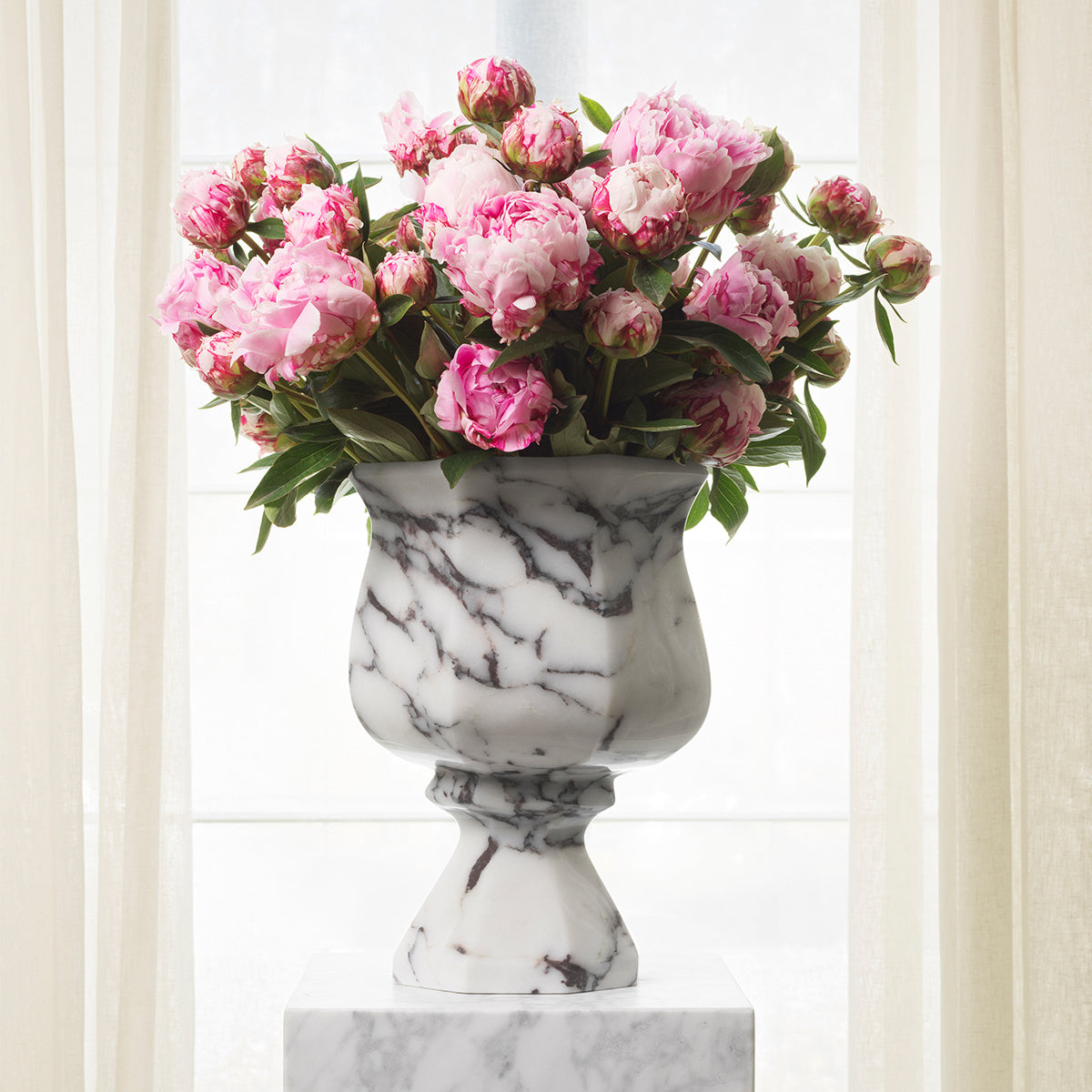 White Marble Vase Bennington | Eichholtzmh.com